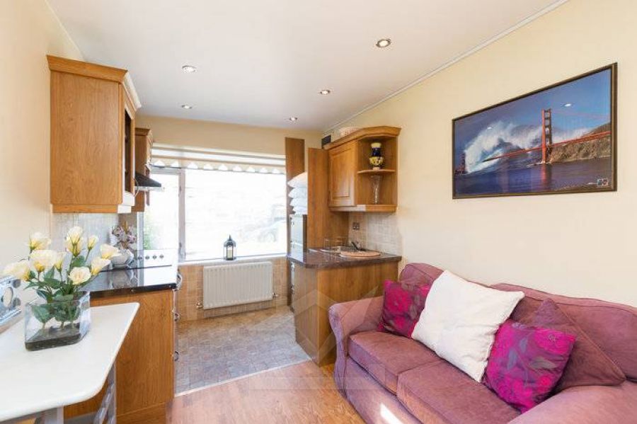 81 Barton Road East, Churchtown, Dublin 14 D14 FD70 Ireland