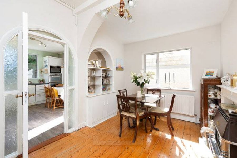 81 Barton Road East, Churchtown, Dublin 14 D14 FD70 Ireland